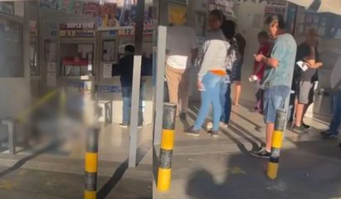 Idoso morre em fila de lotérica após passar mal e clientes esperam atendimento normalmente ao lado do corpo, em SP