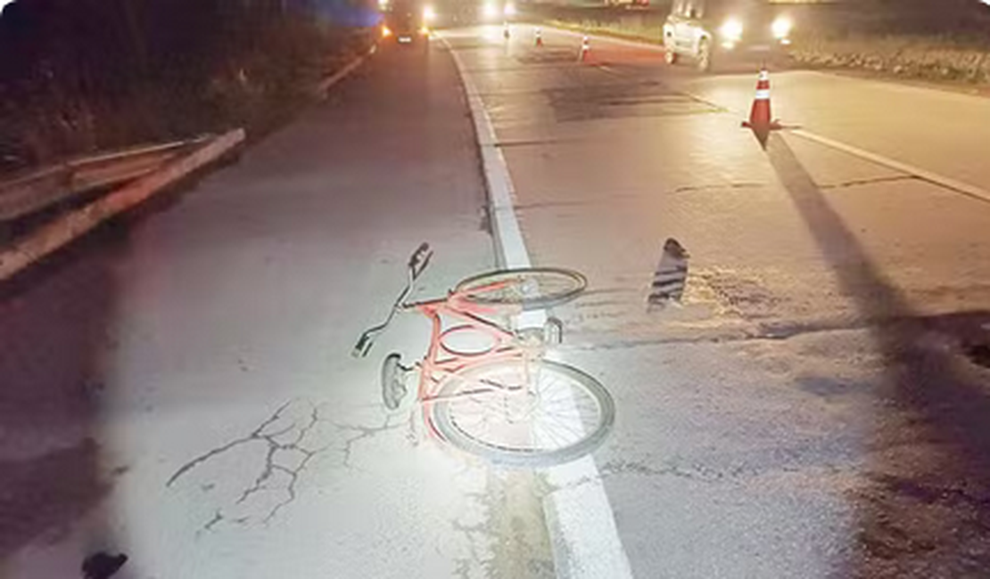 Ciclista morre após ser atropelado por três veículos em seguida no interior de Pernambuco
