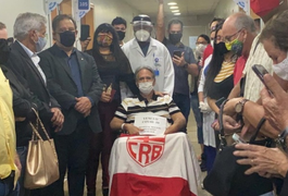 Após passar 42 dias internado com covid-19, delegado alagoano recebe alta