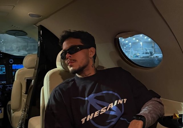 Felipe Amorim compra jatinho e mostra aeronave nas redes sociais