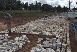 Prefeito Veridiano Almir visita obras de pavimentação no Povoado Oiti