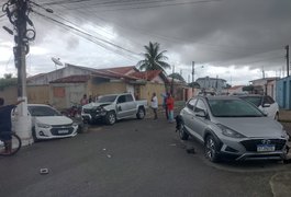 Perseguição e troca de tiros termina com um morto e causa acidente entre 7 veículos, em Arapiraca