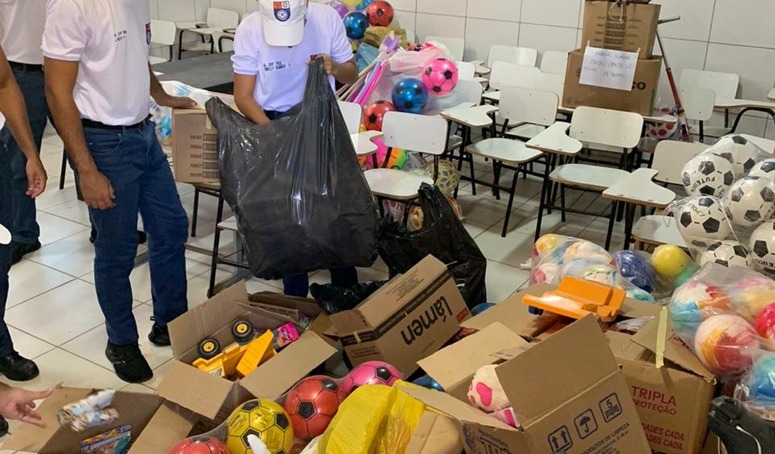 Centro de Formação de Praças doa mais de 8.200 brinquedos para crianças de instituições alagoanas