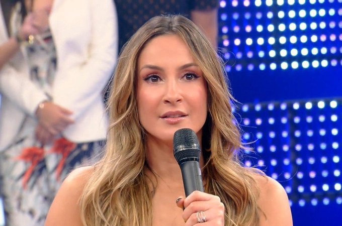 MP pede R$ 2 milhões a Claudia Leitte por troca de letra sobre Iemanjá; entenda