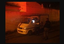 Homem é executado dentro de carro e mulher é morta a poucos metros depois