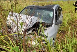 Motorista fica ferido ao bater carro em poste de energia elétrica em Rio Largo