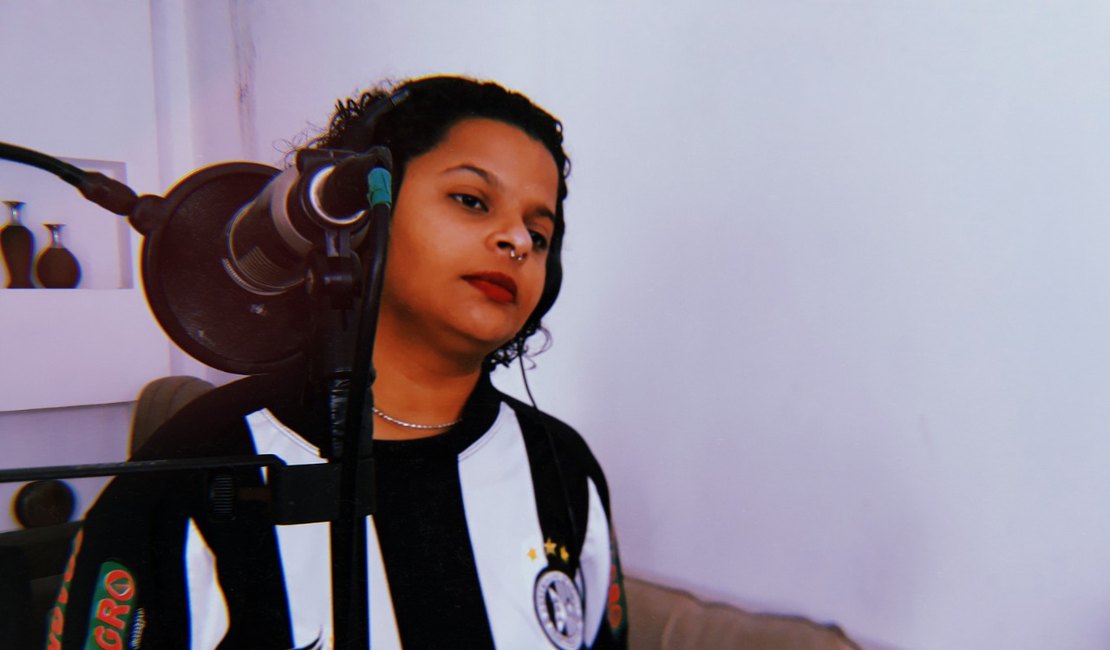 NESTE SÁBADO: Cantora arapiraquense lança novo single “Lama” unindo rap, Nordeste e África