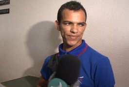 Homem envenenado duas vezes pela mulher cuida da amada na prisão
