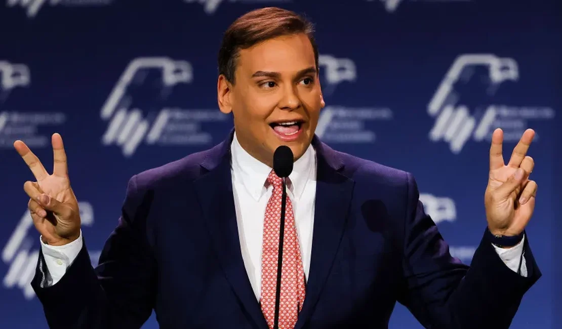 George Santos, deputado dos EUA que apoia Trump e é filho de brasileiros, é preso após série de mentiras