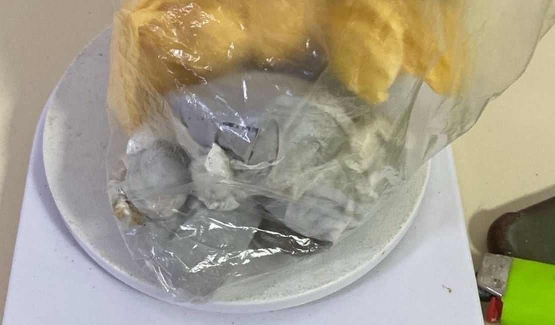 Policiais militares apreendem drogas em abordagem a motociclista em Rio Largo