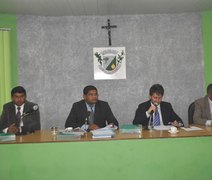 Vereadores de Arapiraca repudiam ausência de diretores da Frigovale em audiência pública