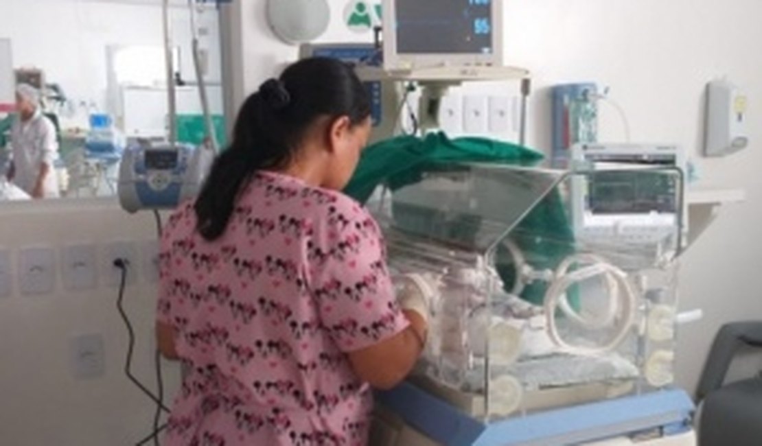 Em Alagoas: recém-nascido encontrado no lixo segue intubado em UTI neonatal