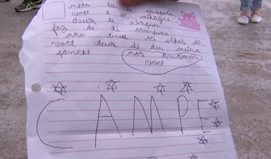 Cartinha de torcedora mirim emociona zagueiro da Chape