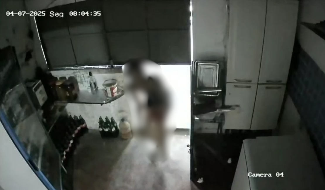 Mulher é presa após série de furtos para comprar drogas no Sertão alagoano
