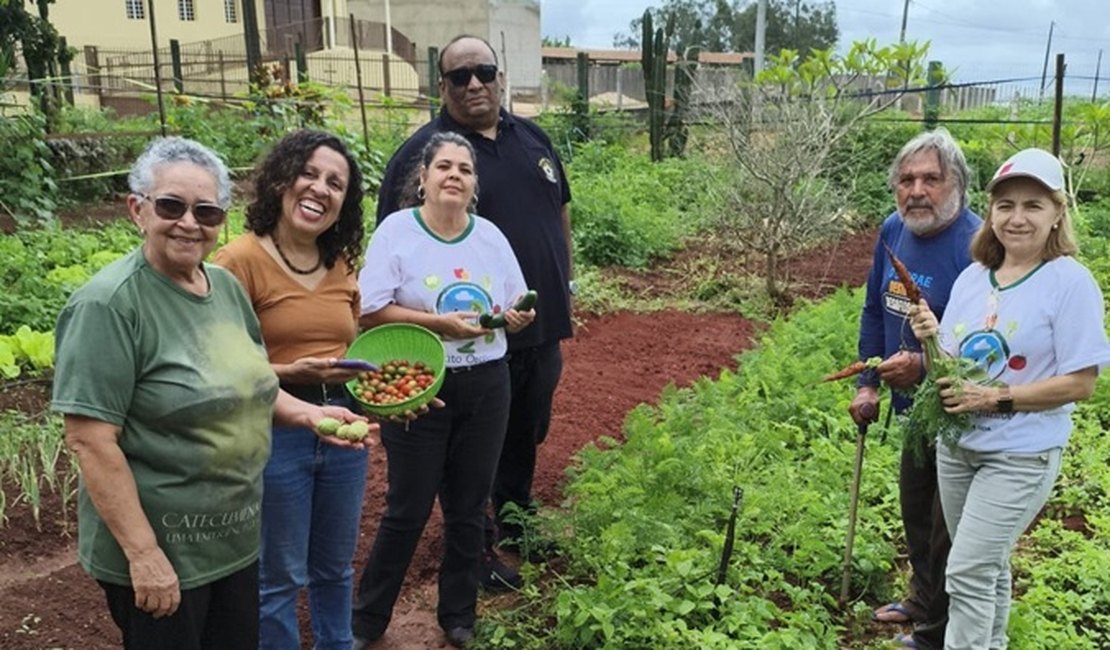 Agricultora de Arapiraca fortalece produção ao reutilizar mantas geotêxtis de empresa de saneamento em chácara