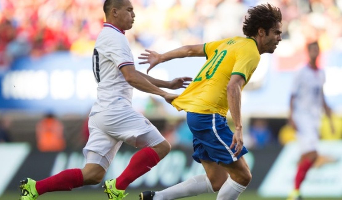 Kaká sente lesão e é cortado; Dunga convoca Firmino para a vaga