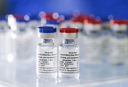Vacina russa para Covid-19 induz resposta imune e não teve efeitos adversos, diz 'Lancet'