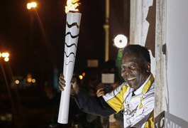 Pelé não vai acender a pira Olímpica por falta de condições físicas