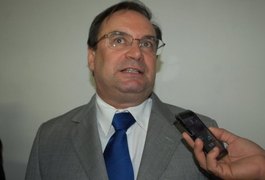 Luciano Barbosa conversa com vereadores sobre o desenvolvimento de Arapiraca