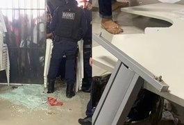 População causa tumulto e quebra porta e objetos em ﻿sede do CadÚnico de Maceió