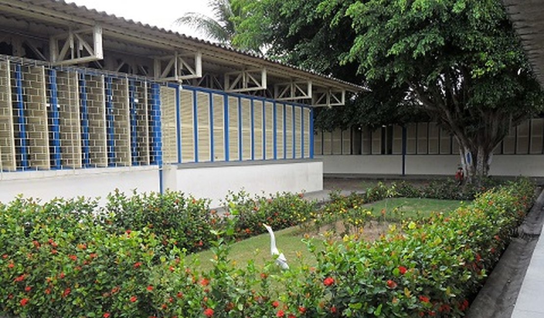 Bandidos invadem e furtam TVs e lâmpadas da Escola Premen