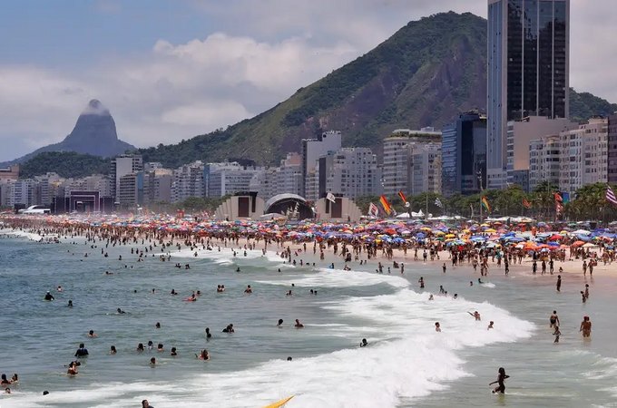 Bombeiros fizeram 1.167 salvamentos em dois dias na orla do Rio