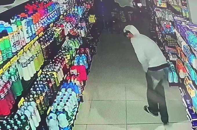 Supermercado é arrombado e tem R$ 1.800 em mercadorias roubadas; crime foi flagrado por câmeras de segurança
