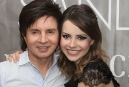 Sandy diz que tinha medo do pai na infância: 'Cara de bravo'