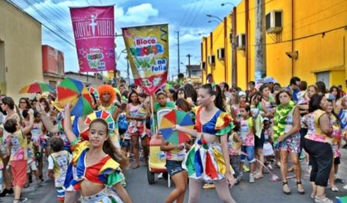 Folia de Rua anima o pré-Carnaval dos arapiraquenses