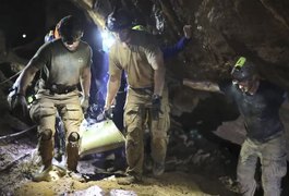 Marinha tailandesa divulga vídeo de resgate de garotos em caverna