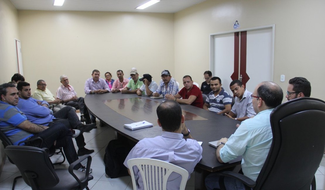Prefeitura media reunião entre marchantes e Frigovale e impasse pode chegar ao fim