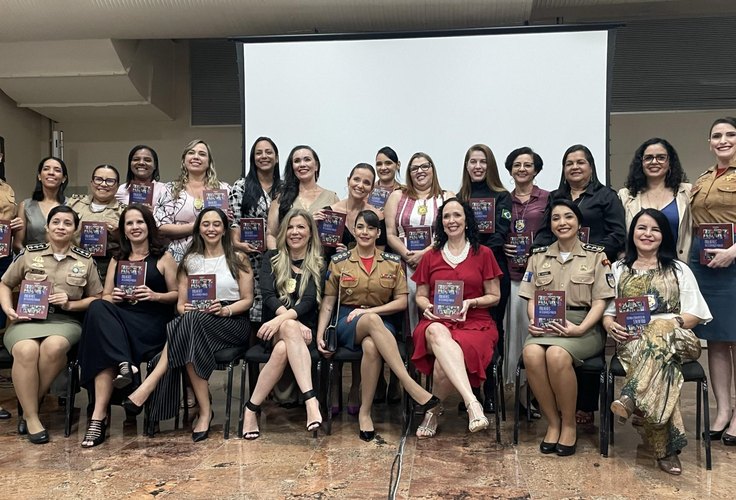 Livro Mulheres da Segurança Pública é lançado durante Bienal do Livro