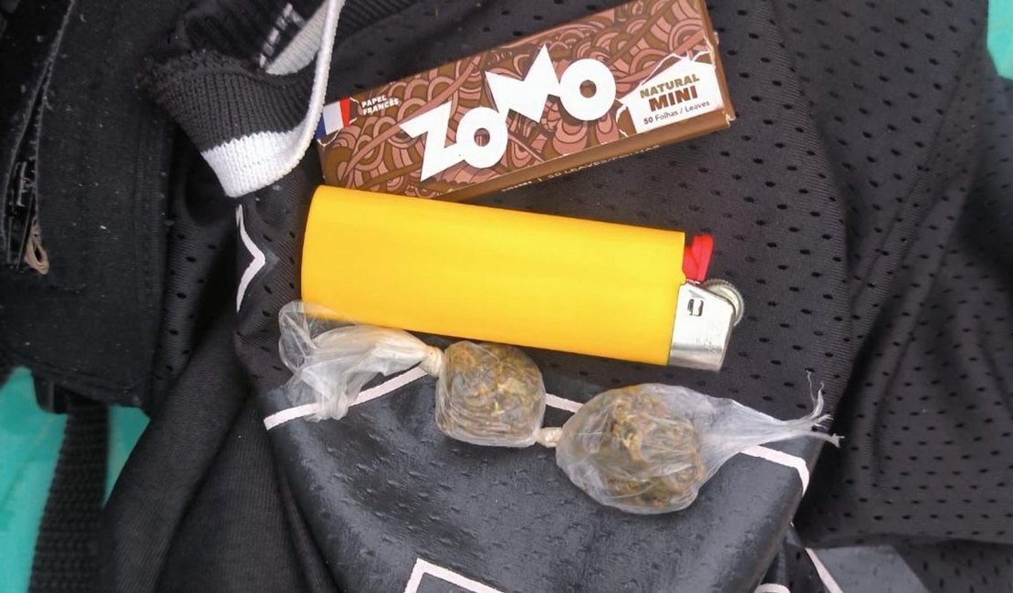 Agentes do Ronda no Bairro flagram uso de drogas no Marco dos Corais