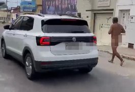 Inusitado: homem é flagrado correndo nu em via pública de Arapiraca; veja imagens