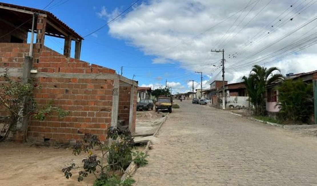 Jovem é retirado de casa, baleado e tem cabeça decepada com golpes de machado na Bahia