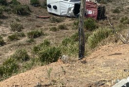 Viatura capota e policial civil fica ferido em Lagoa da Canoa