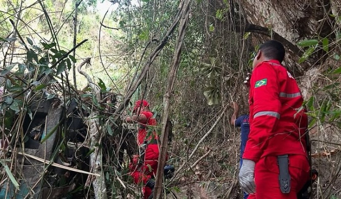 Sobe para 23 o número de mortos em grave acidente de ônibus na Serra da Barriga