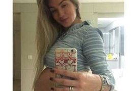 Ex-‘BBB’ Aline Gotschalg exibe barrigão na reta final da gravidez