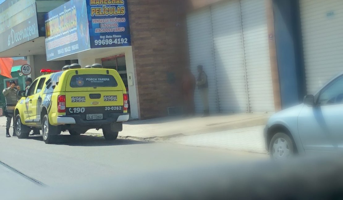 Homem é flagrado andando nu no Centro de Arapiraca