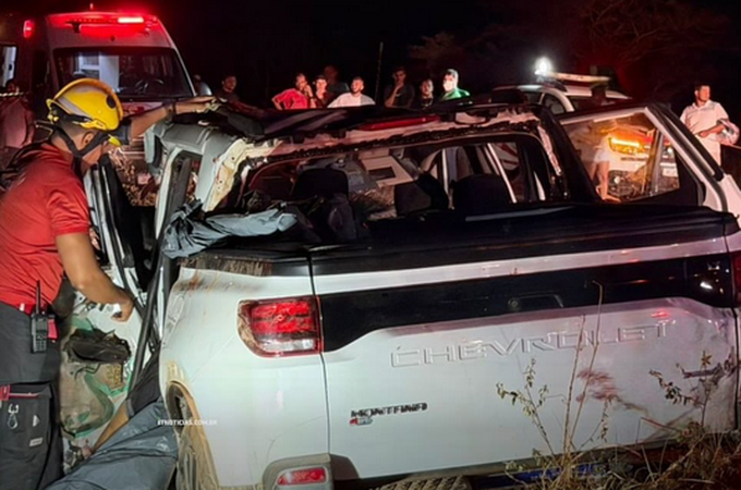 Seis pessoas da mesma família morrem em colisão em Piranhas; três pessoas ficam feridas