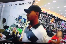 Câmeras mostram ação de assaltante em loja no Centro de Arapiraca