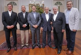 Renan Filho reúne em encontro histórico cinco ex-governadores