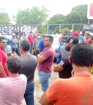 Taxistas protestam contra apreensões de veículos do interior pela SMTT