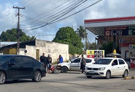 Colisão envolvendo carro e moto é registrado no famoso trevo da Igrejinha, na AL 220, em Arapiraca