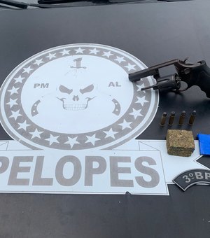 Pelopes do 3º BPM prende dois indivíduos com arma de fogo e maconha, em Arapiraca