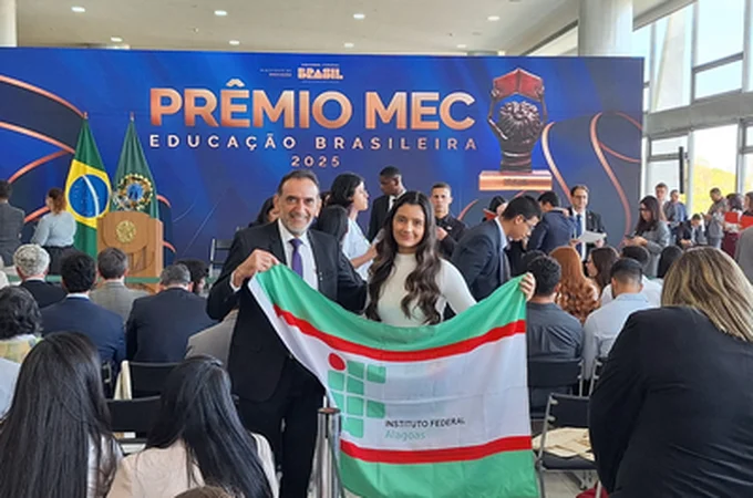 Ex-aluna do Campus Santana é premiada pelo MEC por nota de destaque na redação do Enem