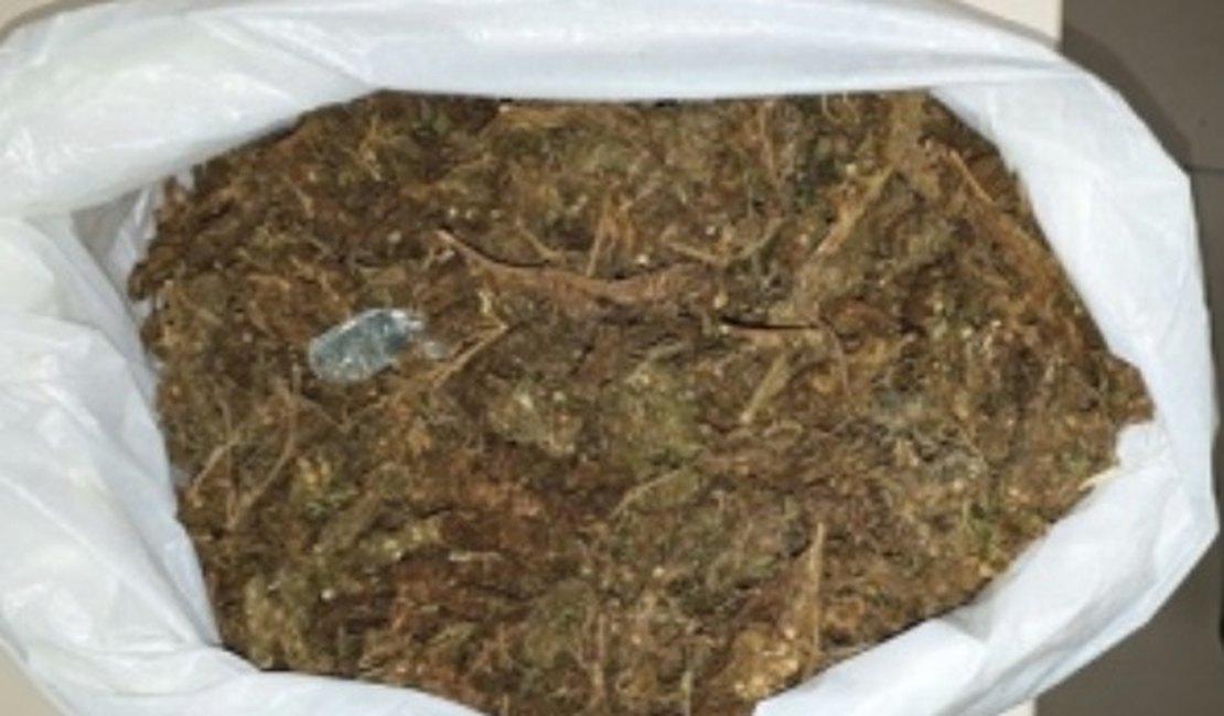Suspeito de tráfico de drogas é detido com 4,5kg de maconha em Maceió