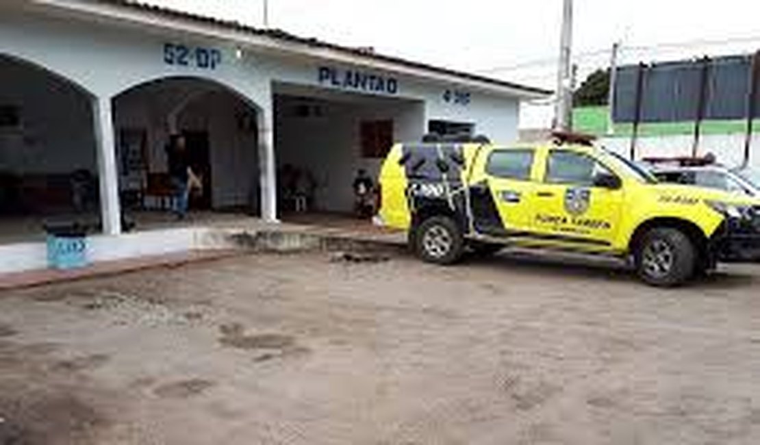 Criminosos armados invadem e roubam estabelecimento comercial no bairro Cacimbas, em Arapiraca