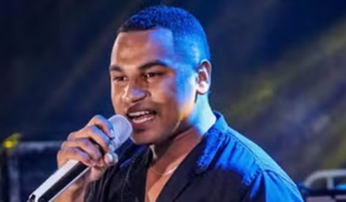 Robert Astro, cantor de arrocha, teve pernas amputadas após ser prensado entre veículos na Bahia