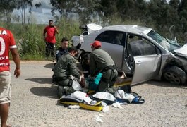 Capotamento na BR-101 deixa um morto e três feridos